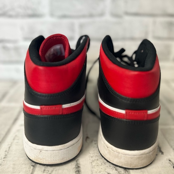 Air Jordan 1 Mid Bred Toe Nike 554724-079 Red White Black Size 13 Men's - Picture 2 of 12